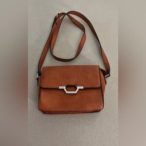 NWOT ISABELLE LEATHER PURSE WITH SHOULDER STRAP